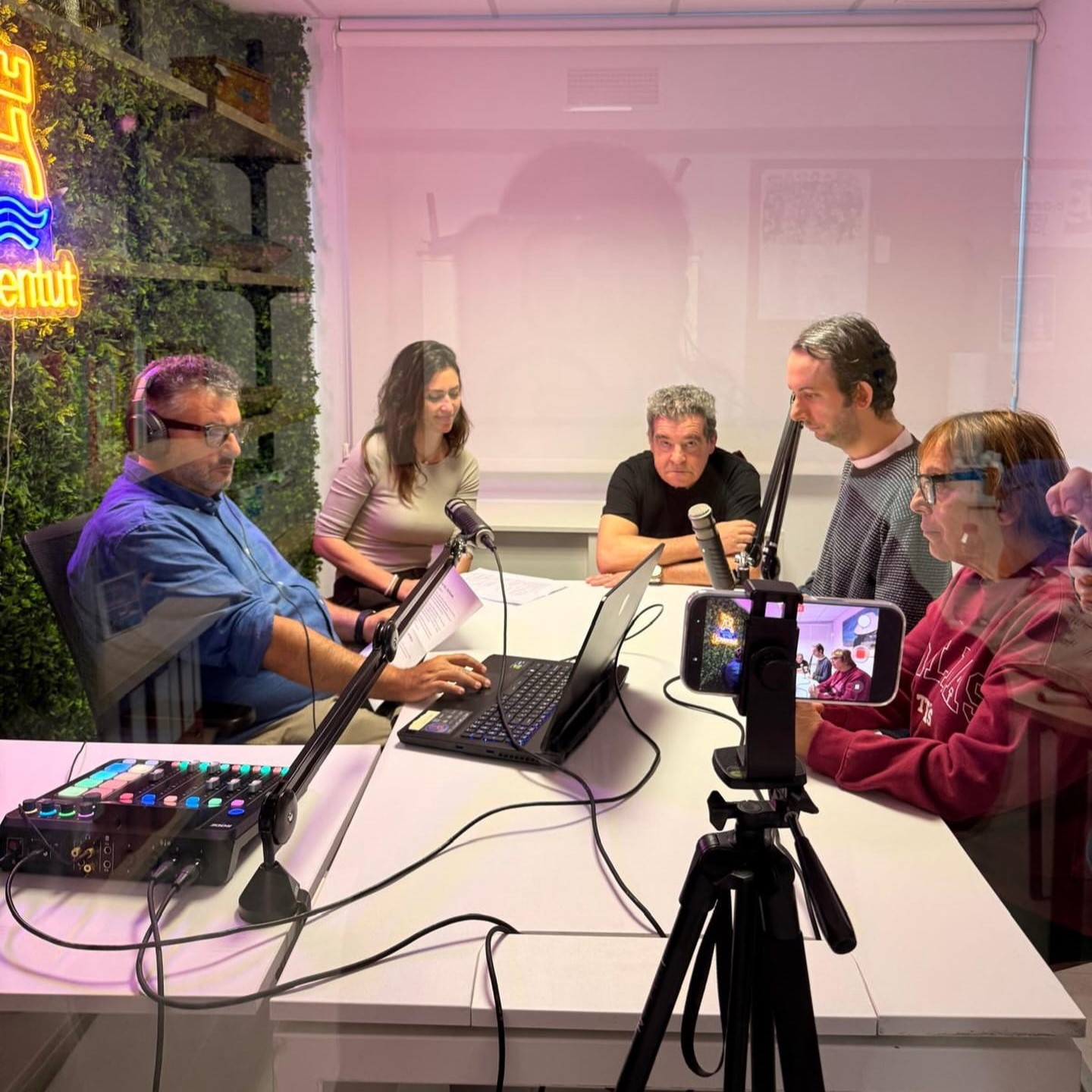apfem en la radio